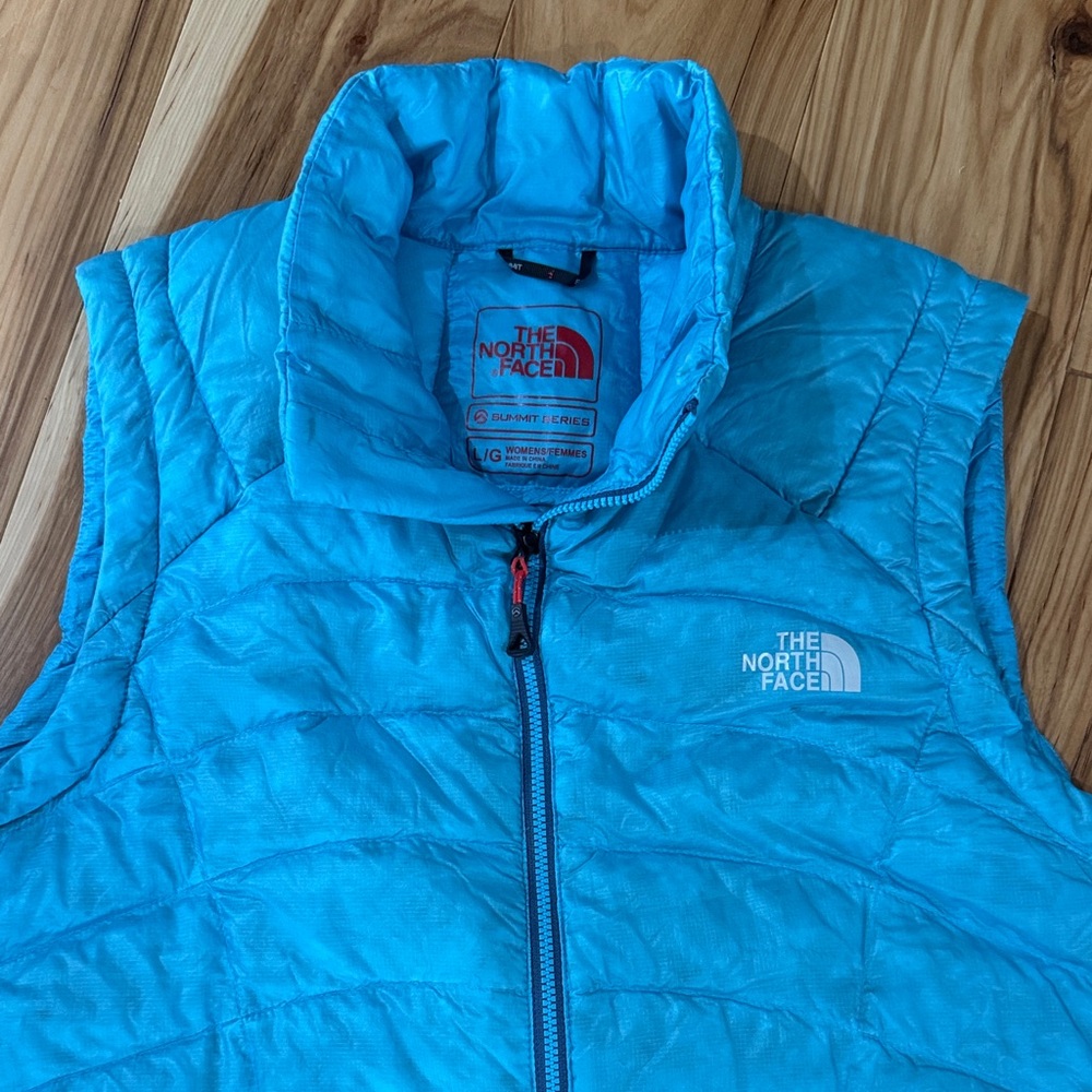 The North Face Women’s Summit Series 800-Fill Down Vest – Aqua Blue packable